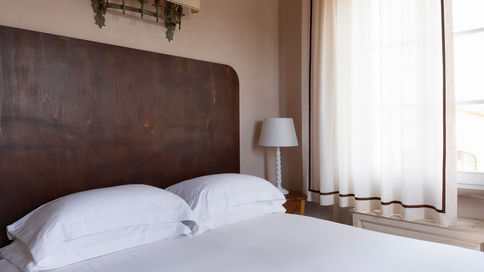 Scala Simmons Bed