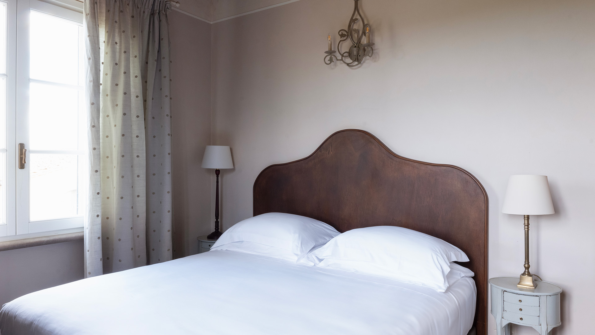 Torre Simmons Bed